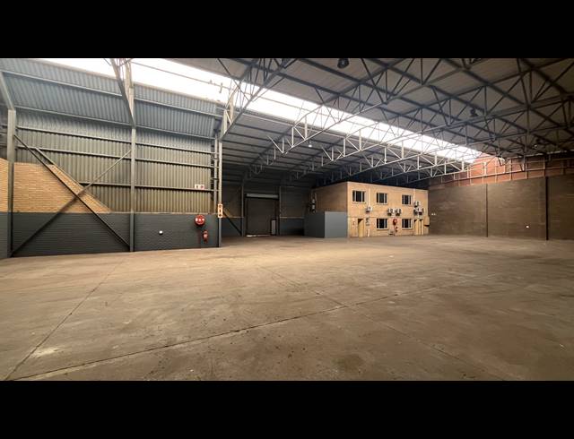1,092M² WAREHOUSE TO LET IN SPARTAN